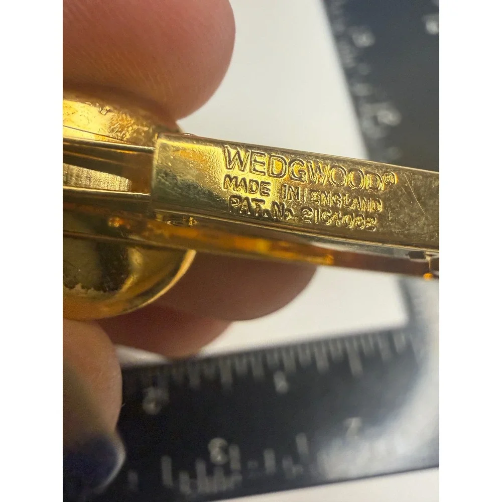 Wedgwood tie bar